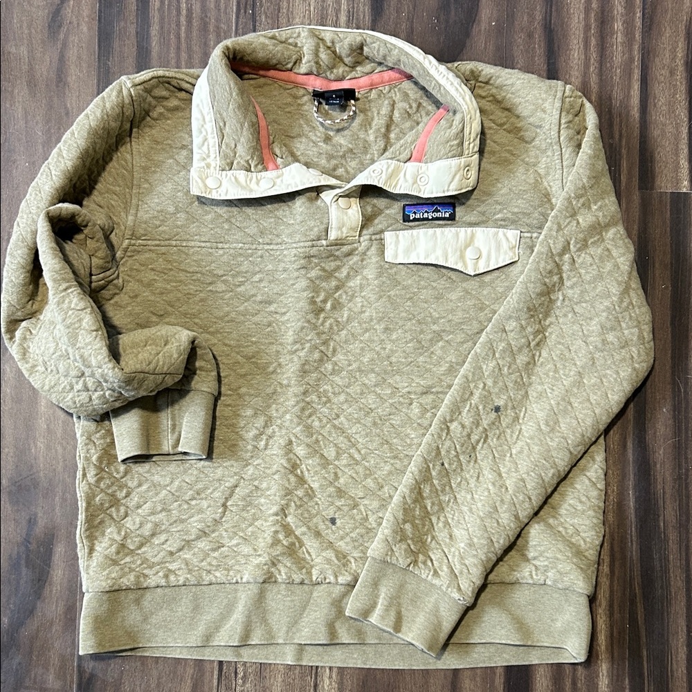 Patagonia Quilted Pullover in olive green / khaki